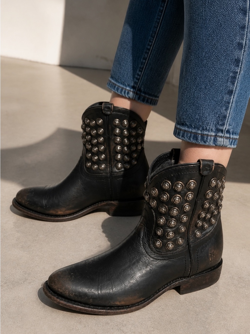 Frye Wyatt Disc Leather Black Cowboy Metal Moto Vintage Distressed Ankle Boot